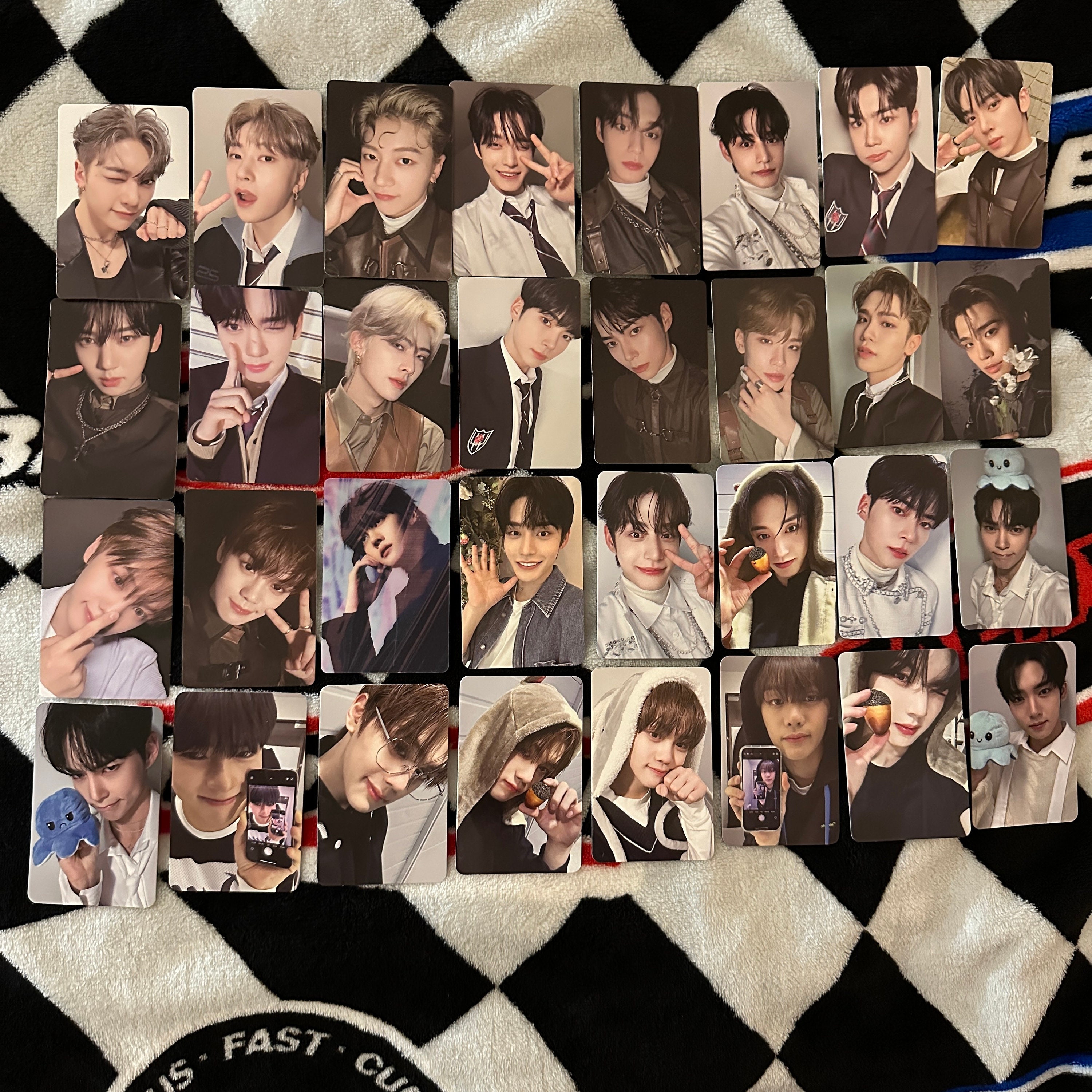 6 Pcs Kpop Photocard Holder 2.1 x 3.3 Inch Kpop Cardholder Plastic Cover  Holder Korean Stickers Colorful Decorative Stickers for Photocards Confetti