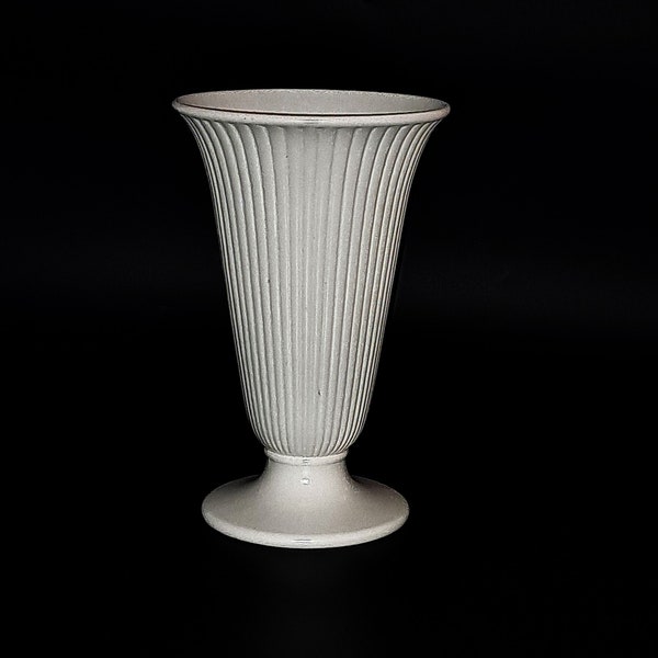 Wedgwood Etruria Barlaston Moonstone Ribbed Fluted Trumpet Vase