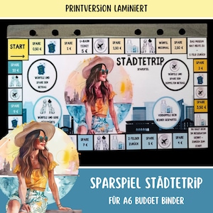 Könnte beinhalten: Ein farbenfrohes Brettspiel mit Stadt-Thema. Das Spielbrett zeigt eine Stadtlandschaft mit einer Frau in einem gelben Shirt und einem Strohhut. Das Spielbrett beinhaltet Felder zum Geld sparen, Würfeln und Bewegen auf dem Spielfeld. Das Spiel heißt "Sparspiel Städtetrip" und ist für A6 Budget-Binder.