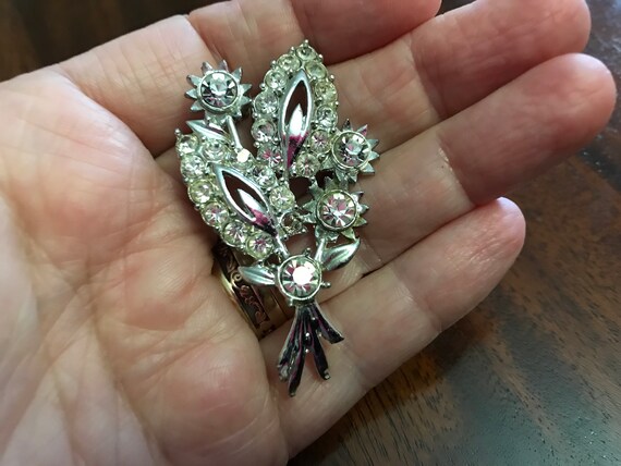 Stunning vintage diamanté floral spray brooch - image 4