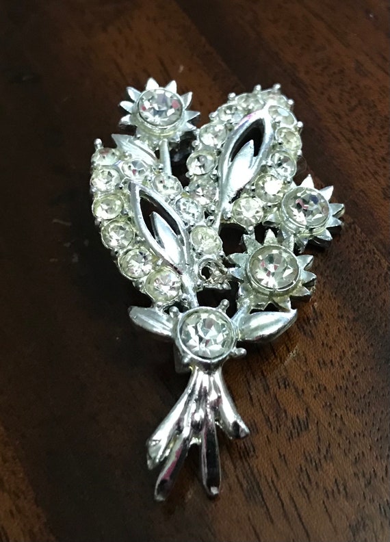 Stunning vintage diamanté floral spray brooch - image 2