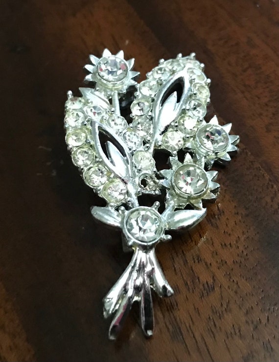 Stunning vintage diamanté floral spray brooch - image 1