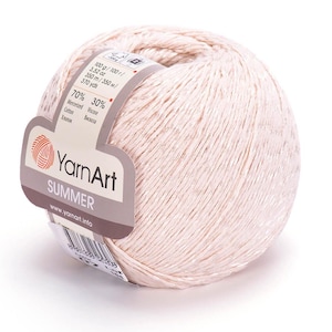 Könnte beinhalten: Ein Knäuel YarnArt Summer Garn in hellem Beige. Das Etikett gibt an, dass das Garn aus 70 % Viskose und 30 % Baumwolle besteht. Das Etikett zeigt auch ein Gewicht von 100 g und eine Lauflänge von 350 m.