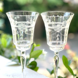 Vintage etched water goblet/vintage etched wine glass/floral etched goblet/vintage bar glass/vintage etched cocktail/wedding goblet-set of 2