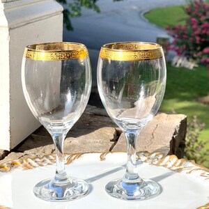 Set of 6 Vintage Wine Glasses With Decorative Gold Accent Band
