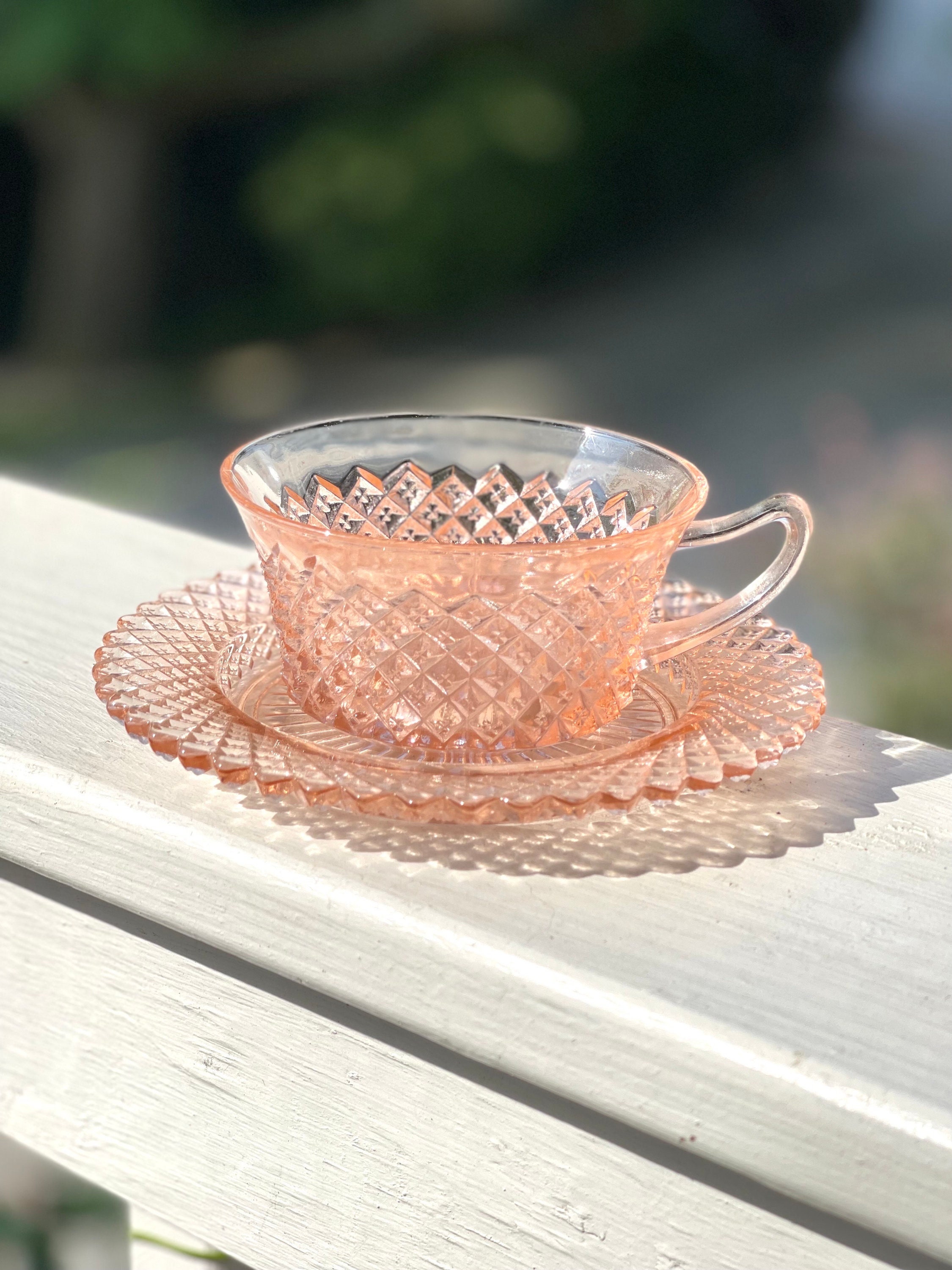 Modern Glass Cups & Saucers - Gold or Silver – On The Table