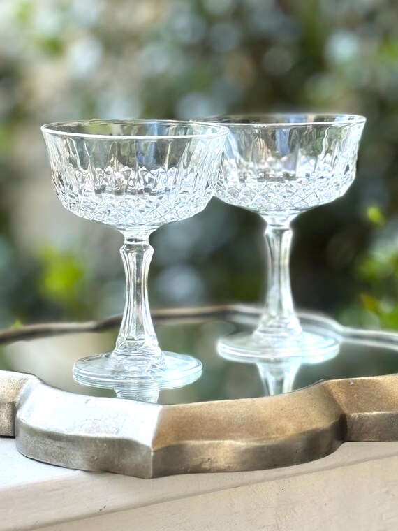 Coupe style champagne glasses discount