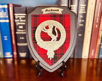 MacIntosh / MacKintosh Scottish Clan Tartan Badge Crest Plaque