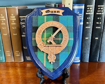 Gunn Scottish Clan Tartan Badge Crest Plaque