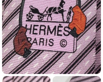 HERMES CRAVATE 645768 HA rose "Circuit Cars" Thème 100% Soie d'occasion