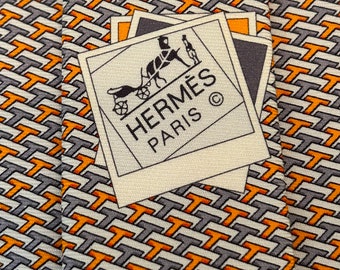 Hermes 645913 SA Naranja “foto instantánea” Corbata 100% seda nueva en caja sin etiquetas