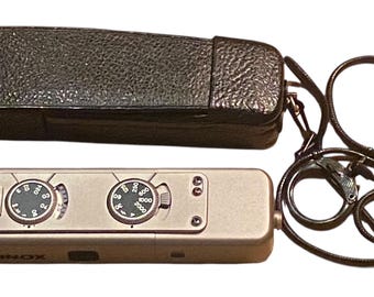 Cámara subminiatura Minox TLX Titanium con estuche y cadena nueva sin caja