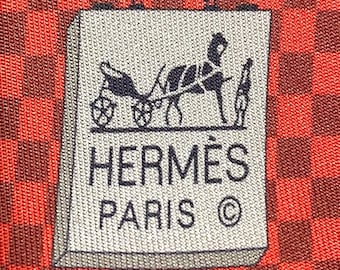 Corbata HERMES 6305 PA roja “Chess” 100% seda, nueva en caja sin etiquetas