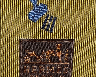 Corbata HERMES Amarillo Verde 339354T “H” 100% Seda nueva en caja sin etiquetas
