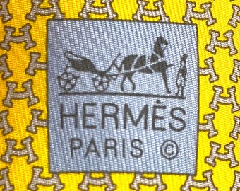 Corbata HERMES 606711 UA Corbata amarilla “H” 100% seda, nueva en caja sin etiquetas