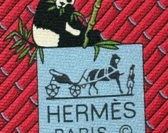 Corbata Hermes 646102 FA, color rojo oscuro "Panda & Bamboo", de seda, nueva con etiquetas.