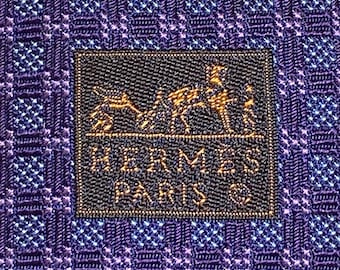 Corbata HERMES 659189T 100% seda gruesa, nueva en caja con etiquetas.