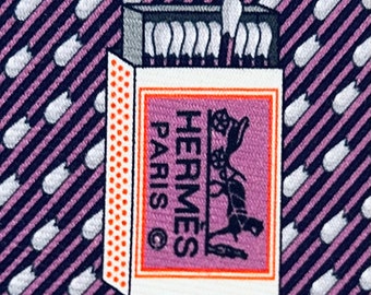Hermes 645997 OA Lila „Matches“-Krawatte aus 100 % Seide, neu im Karton mit Etikett