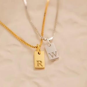 Collar con inicial de acero inoxidable para mujer: elegante gargantilla con dije de letra, joyería personalizada, ideal como regalo para una mujer.