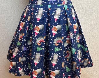 Falda mediana hecha a mano con bolsillos. Falda skater plisada de cintura alta con estampado de gatos navideños.