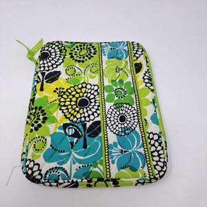 Vera Bradley E-Reader/Tablet Sleeve Limes Up Retired Pattern