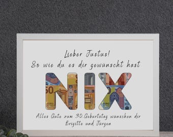 Peut inclure: Un cadre blanc contenant le texte allemand 'Lieber Justus! So wie du es dir gewünscht hast NIX Alles Gute zum 30. Geburtstag wünschen dir Brigitte und Jürgen'. Les lettres NIX sont remplies d'un collage de divers billets en euros.