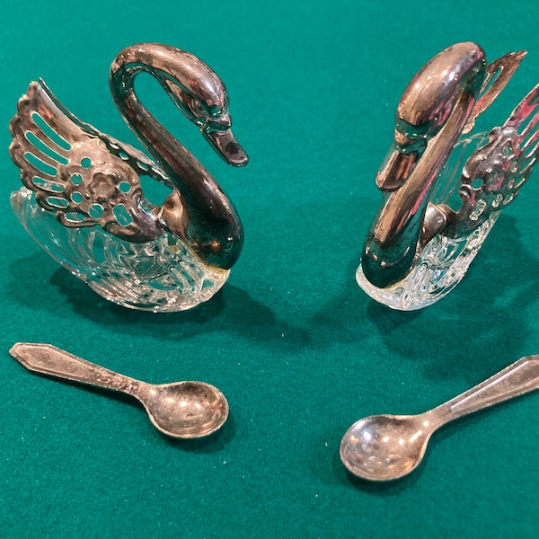 Vintage silver plated and Crystal Swan salt cellars with spoon set