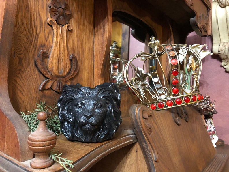 Father Lion Head Cement Planter Glossy Black image 3