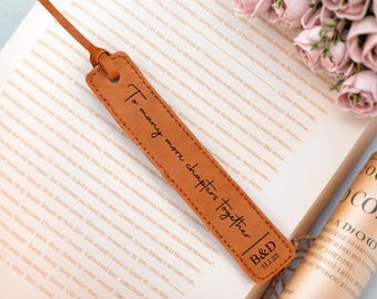 Marque-page personnalisé premier anniversaire, marque-page en cuir Pour bien d'autres chapitres ensemble Marque-page anniversaire en cuir Anniversaire en cuir