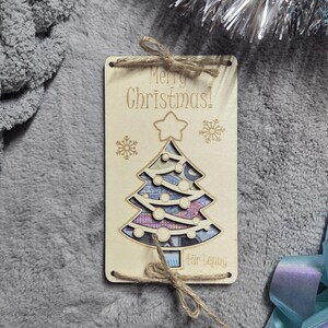 Geldgeschenk Weihnachten personalisiert aus Holz Geschenkverpackung – Schlitten & Tannenbaum – Geldgeschenk Weihnachten Tannenbaum + Gravur