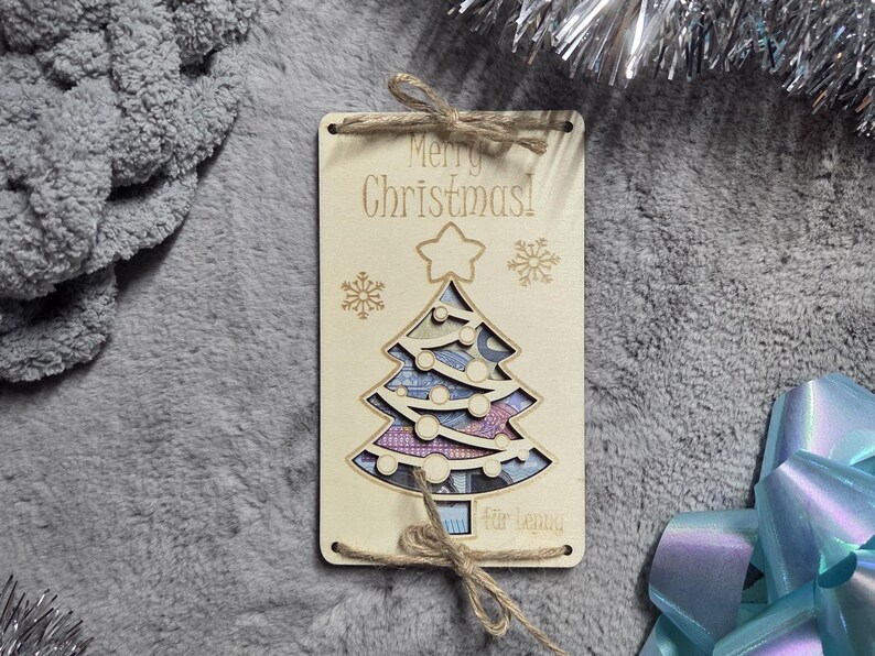 Geldgeschenk Weihnachten personalisiert aus Holz Geschenkverpackung – Schlitten & Tannenbaum – Geldgeschenk Weihnachten Tannenbaum + Gravur