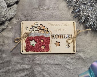 „Geldgeschenk Weihnachten aus Holz – „Ein bisschen Kohle zu Weihnachten“ – Lustige Geldgeschenk-Verpackung mit Weihnachtsmotiv & Juteschnur