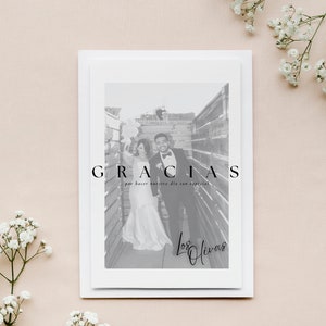Elegante, minimalistische, moderne bedankkaart voor bruiloftsfoto's