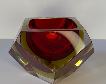 Ciotola sommersa sfaccettata in vetro mandruzzato vintage di Murano rosso, giallo, trasparente