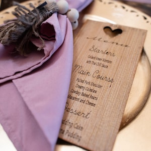Drewniane grawerowane menu obiadowe