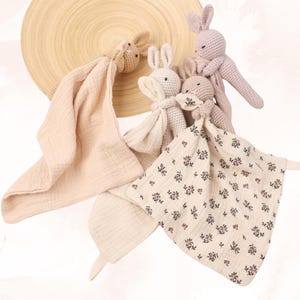Personalized baby bunny comforter – Birth gift – Embroidered swaddle blanket – Baby girl/boy comforter
