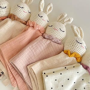Personalized baby bunny comforter – Birth gift – Embroidered swaddle blanket – Baby girl/boy comforter