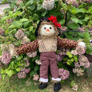 Scarecrow fall porch decor