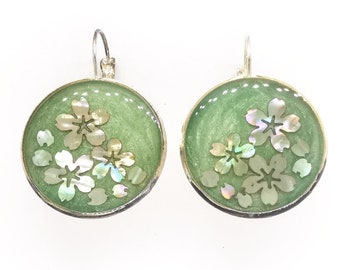 Flowers round resin earrings with crushed seashells, uniquely handmade