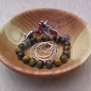 Maple Wood Bowl – Handmade Small Dish for Snacks, Keys, Jewelry – Unique Gift