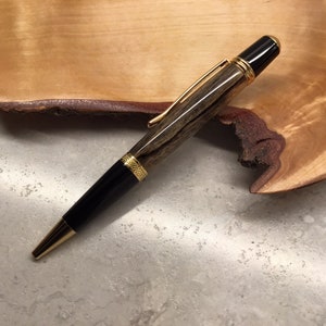 Stylo à bille stabilisé châtaignier - Stylo twist fait main avec bordures dorées et noires - Cadeau unique