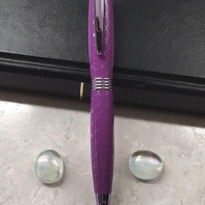Purple and Silver Honeycomb Resin Pen – Handmade Twist Ballpoint with Light Purple Trim – Unique Gift