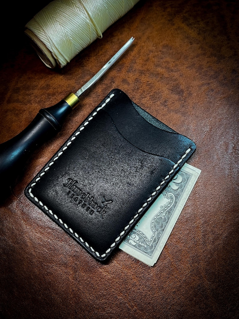 Cartera para tarjetas con bolsillo frontal de piel de grano completo minimalista hecha a mano Black Dublin