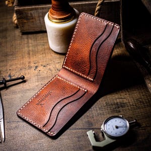 Handmade Full Grain Leather Wallet – Personalizable Men’s Bifold with 4 Curved Card Slots