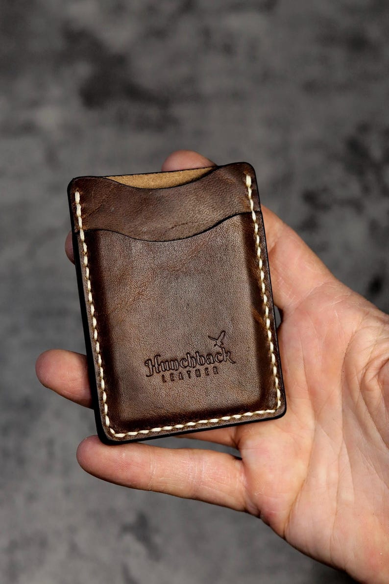 Cartera para tarjetas con bolsillo frontal de piel de grano completo minimalista hecha a mano Brown Nut Dublin