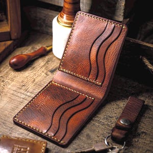 Handmade Full Grain Leather- Men’s Bifold Wallet with 6 Card Slots.