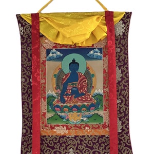 Bhaisajyaguru / Medizin Buddha/ Meister Heiler/ Tibetanische Thangka Malerei/ Original buddhistische Kunst mit Seidenbrokat eingerahmt