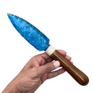 Cuchillo de obsidiana azul de 25 cm con mango de madera, tallado en sílex. Hoja ritual decorativa hecha a mano.