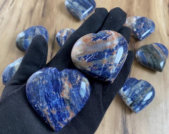 Corazón de cristal de sodalita: piedra curativa azul pulida para el chakra de la garganta
