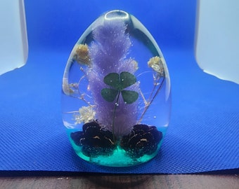 Beautiful Hand Crafted, Four Leaf Clover, Resin Egg with Real Dried Flowers, Natural Flower Egg3.0in
